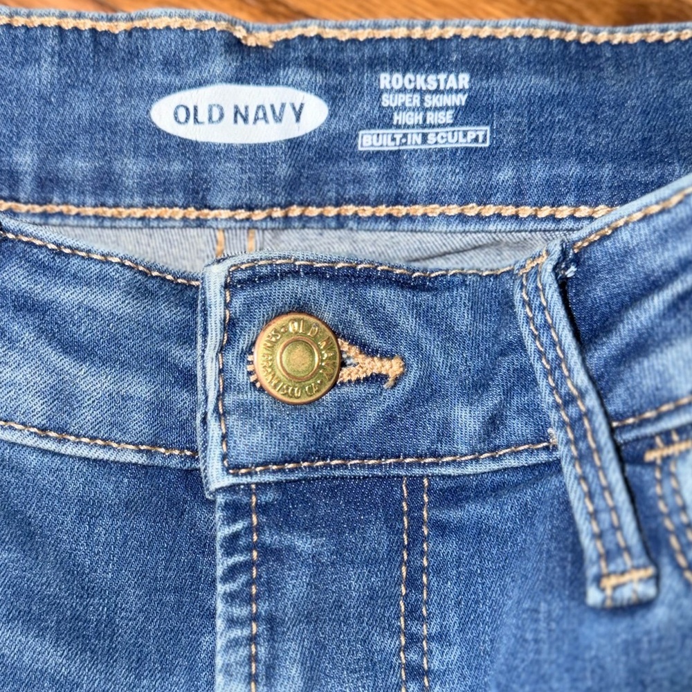 Old Navy Women's Skinny Jeans in Classic Blue - Picture 3 of 4